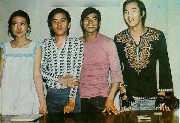 中学毕业后, 可谓是多姿, src