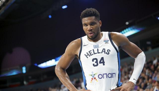 仅落后于, 中距离, 字母哥在中 仅落后于, 中距离, 字母哥在中