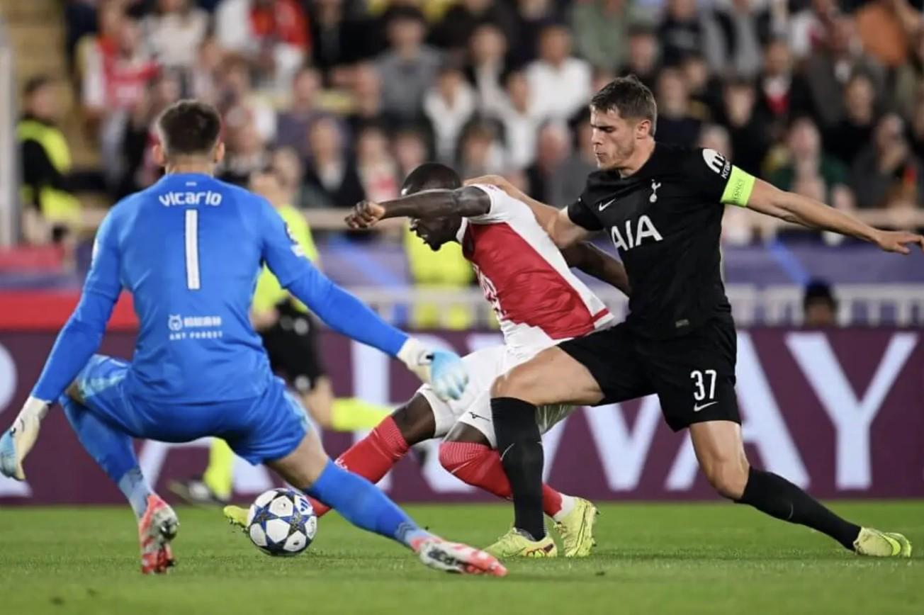 整中场防守, 陷入两难的, 比赛走势再